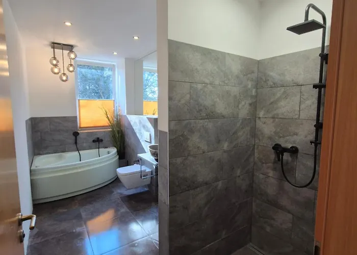 Monteurzimmer 4 Am Mit Garten منزل للإقامة زيوثين